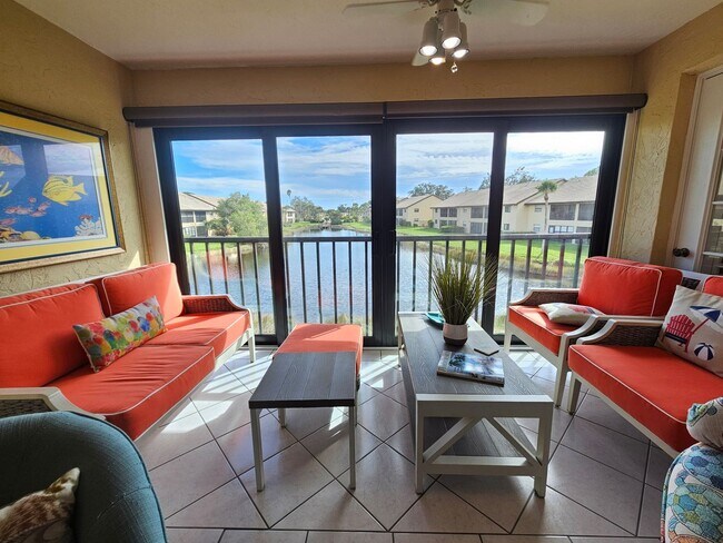 Building Photo - Seasonal Short-Term 2 Bedroom 2 Bathroom Second Floor Condo in Mission Lakes!