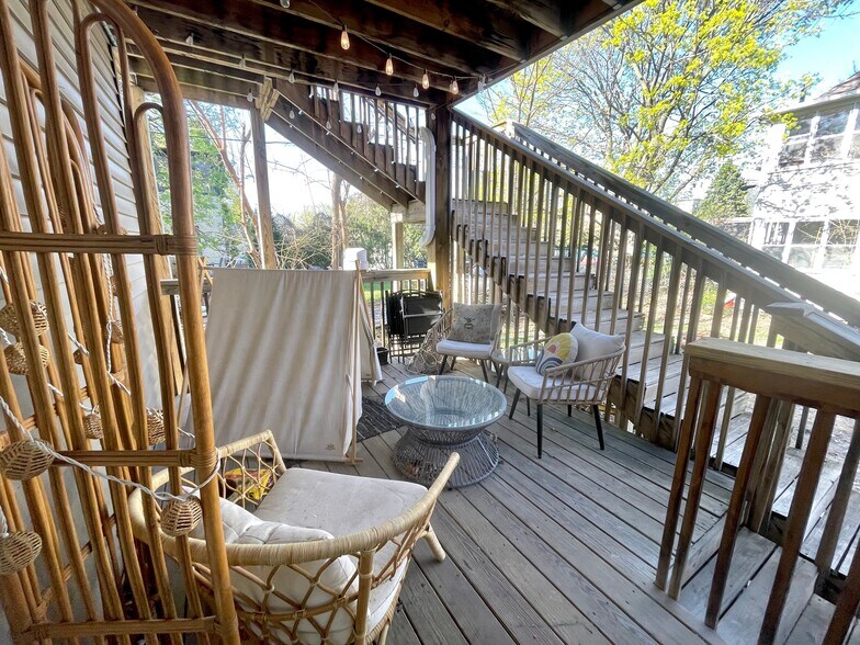 Building Photo - 603 NE Main St