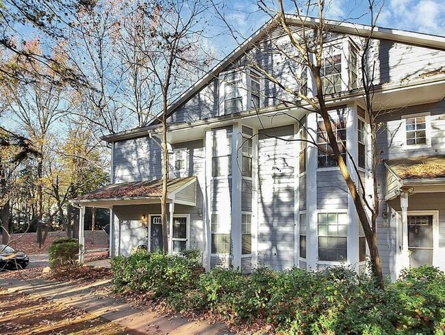 Building Photo - Updated First Floor 2BD/2BA Condo in Forest Ridge!