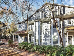 Building Photo - Updated First Floor 2BD/2BA Condo in Forest Ridge!