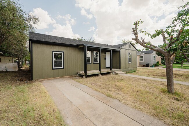 Building Photo - 3106 Eisenhower Rd