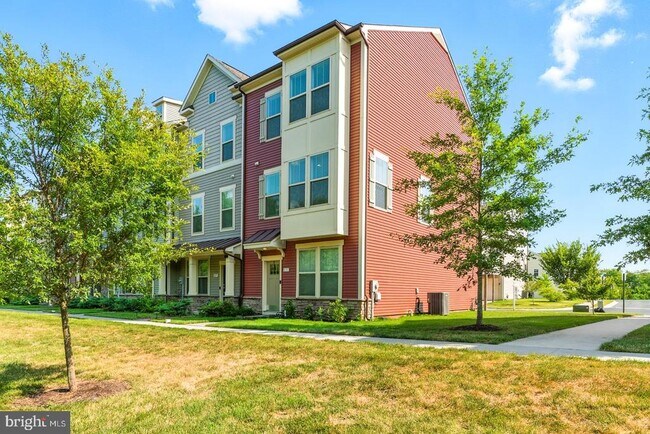 Primary Photo - 831 Badger Ave
