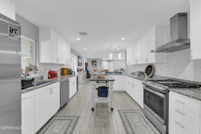 Building Photo - 9913 Album Ave