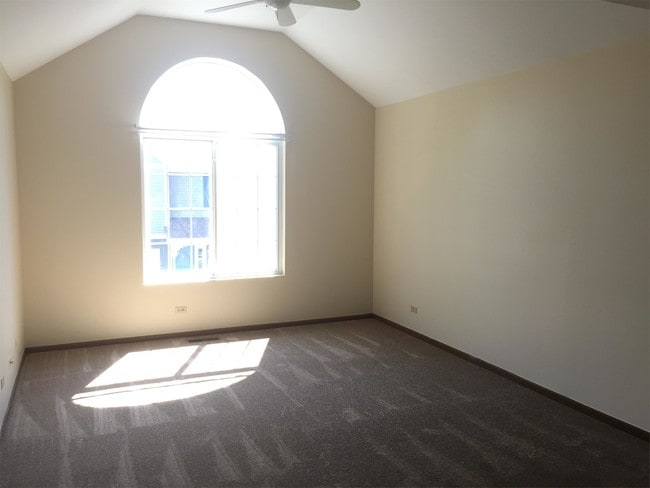 Building Photo - 1216 Sandhurst Ln