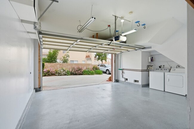 Building Photo - 3 Bd, 2/5 Ba Scripps Ranch Home with Attached Garage and A/C