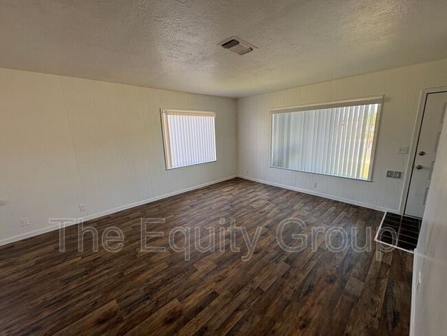 Building Photo - 495 N Perry Ave