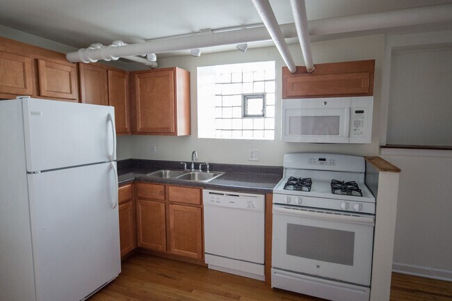 Building Photo - 4356 N Winchester Ave