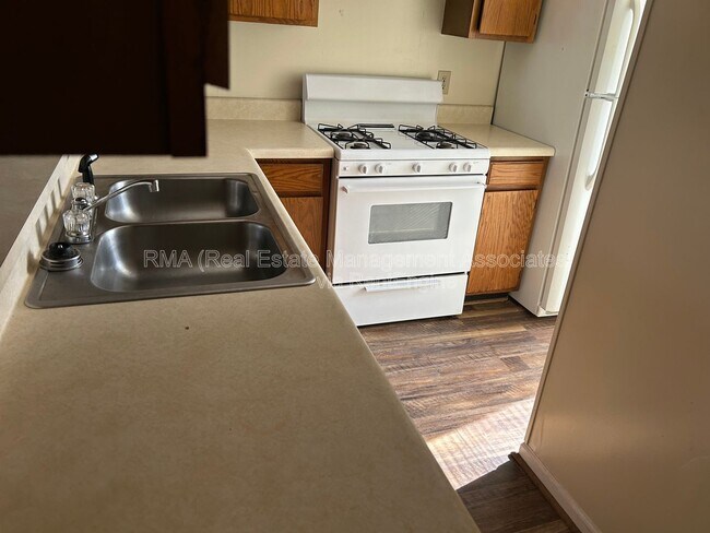 Building Photo - 108 Westwind Ct