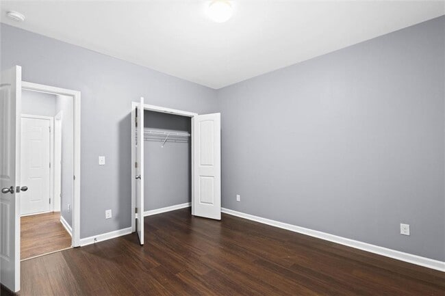 Building Photo - 407 Aviary Ln