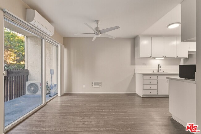 Building Photo - 6050 Canterbury Dr