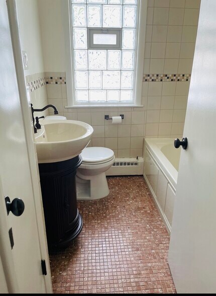 Building Photo - 5454 W Windsor Ave