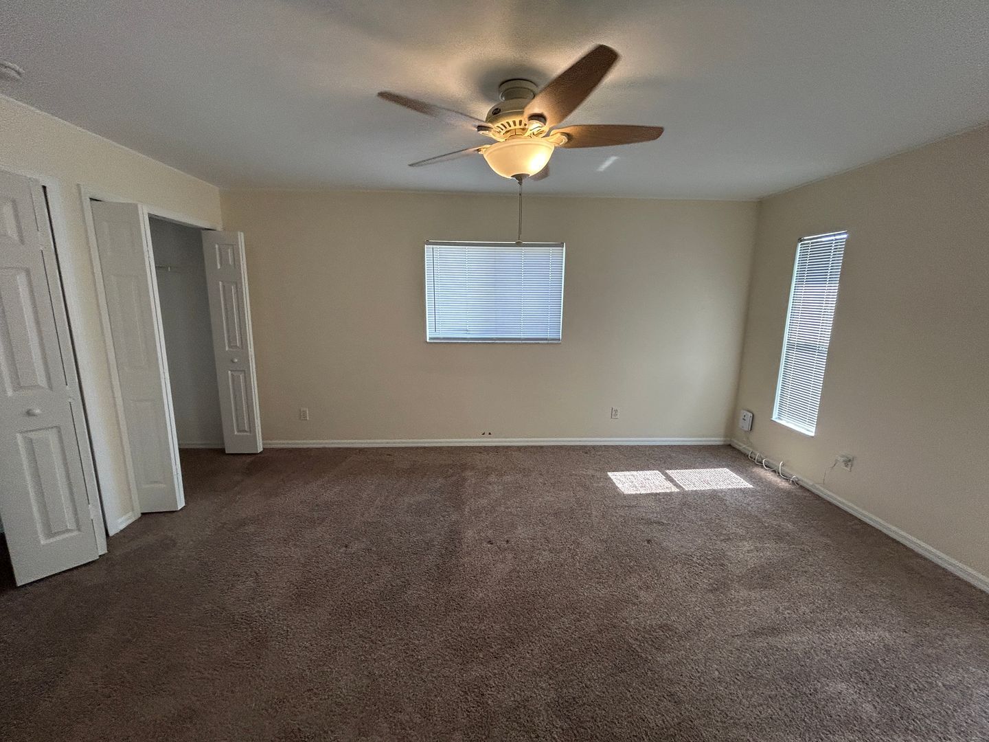 Building Photo - Unique 3/2 + Den home in great location