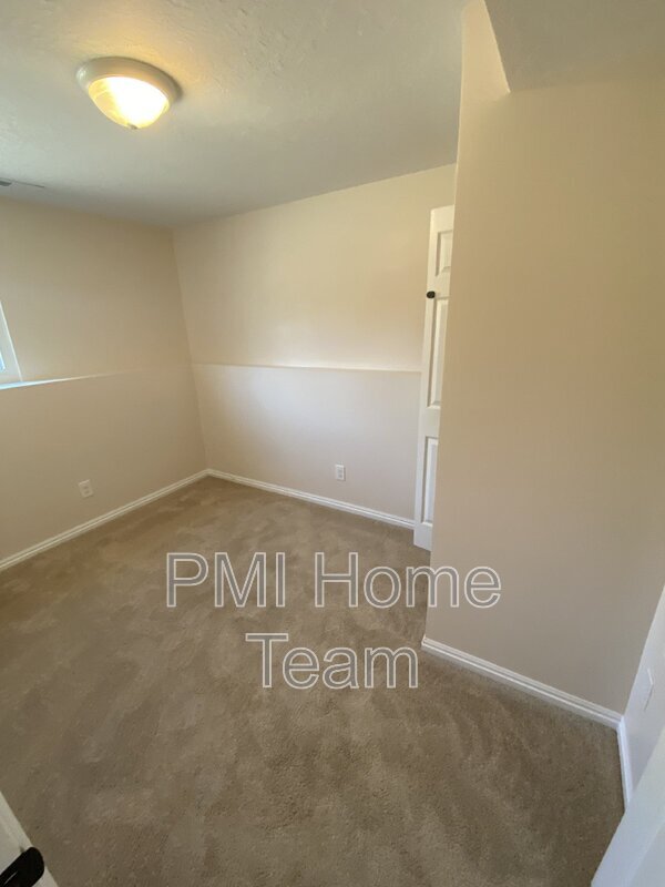 Building Photo - 1183 N 200 E