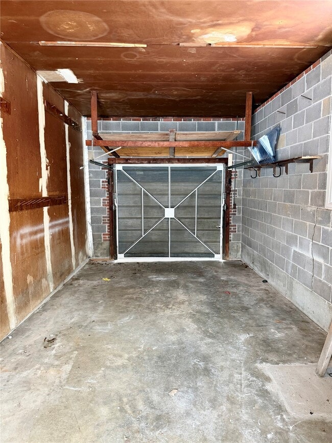 Building Photo - 317 Thomas Ave