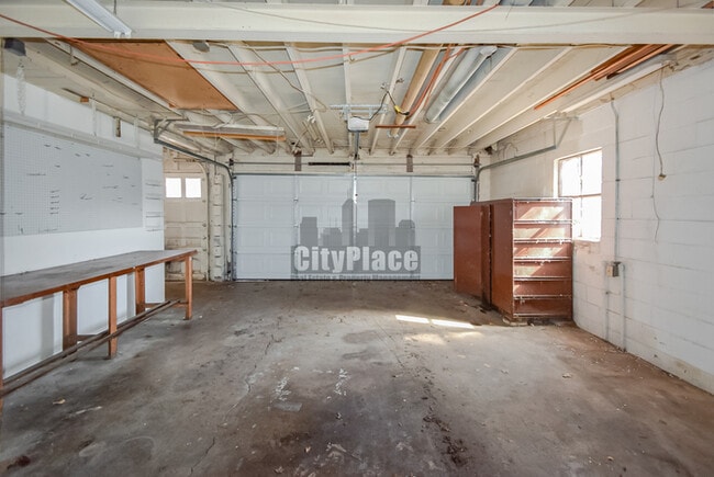 Building Photo - 6123 E 14th St