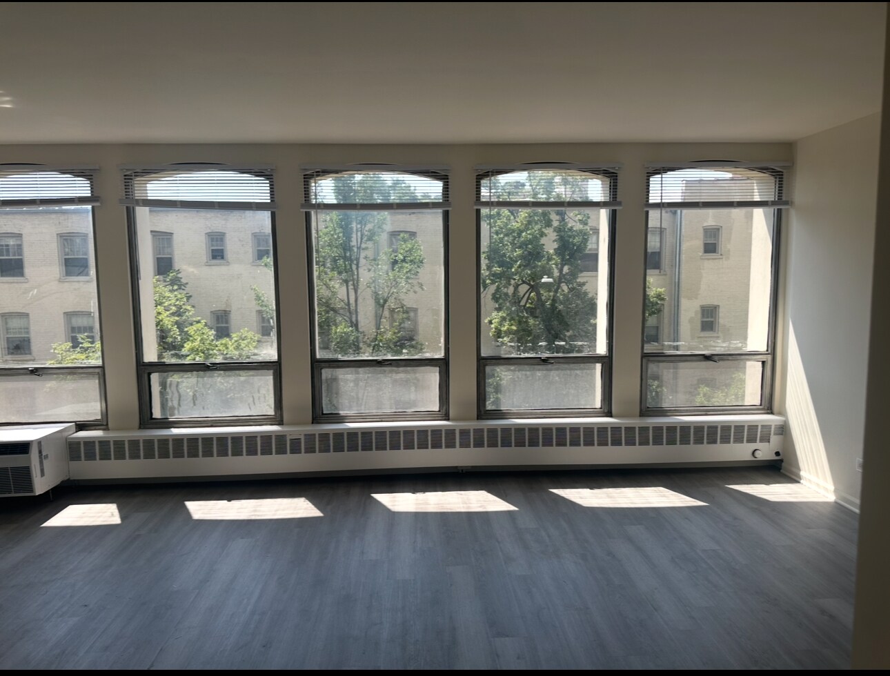 Building Photo - 1400 E 55th Pl