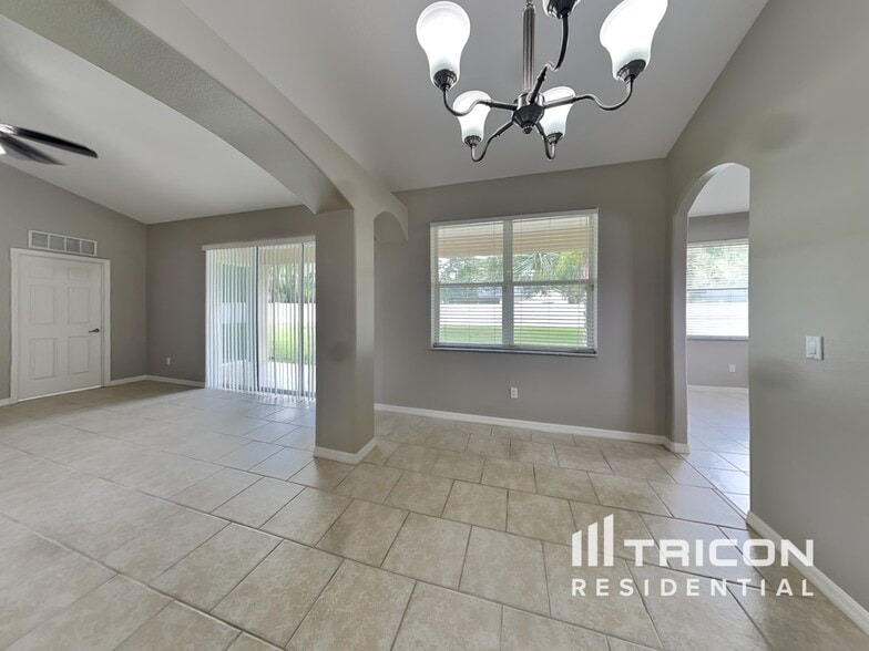 Building Photo - 24 Royal Palm Ln