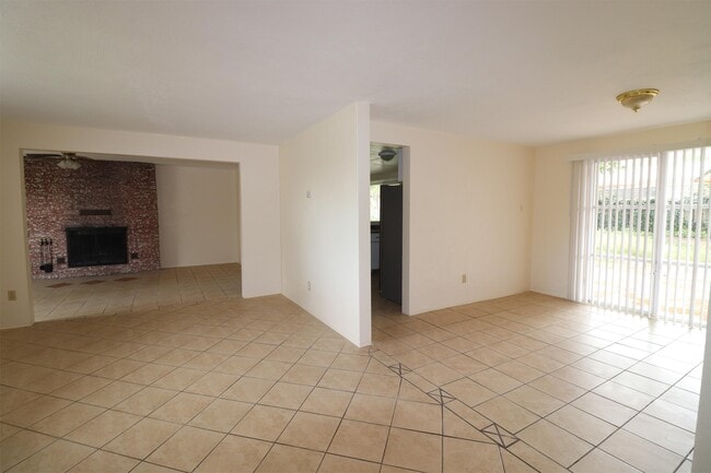 Building Photo - 3112 Colorado St NE