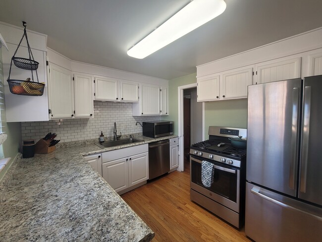 Building Photo - 978 Kenton St