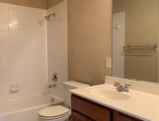 Building Photo - 15114 Wing Heart