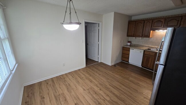 Building Photo - 2207 Mt Vernon Rd