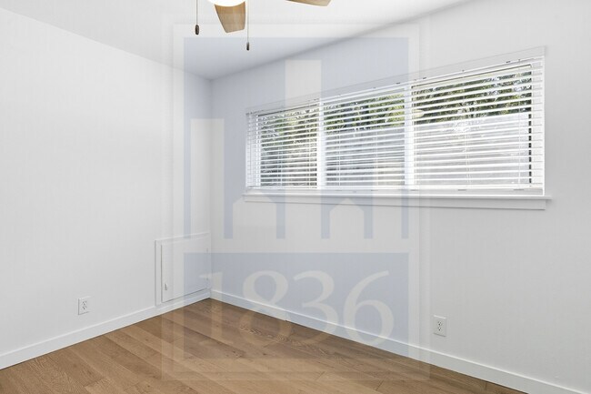 Building Photo - 1705 Deerfield Dr