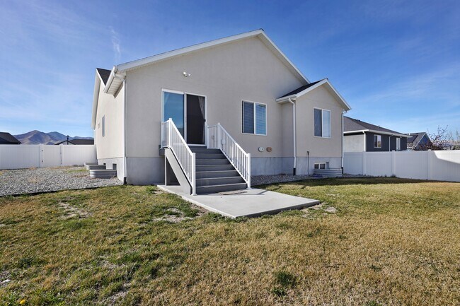 Building Photo - 336 Destiny Wy