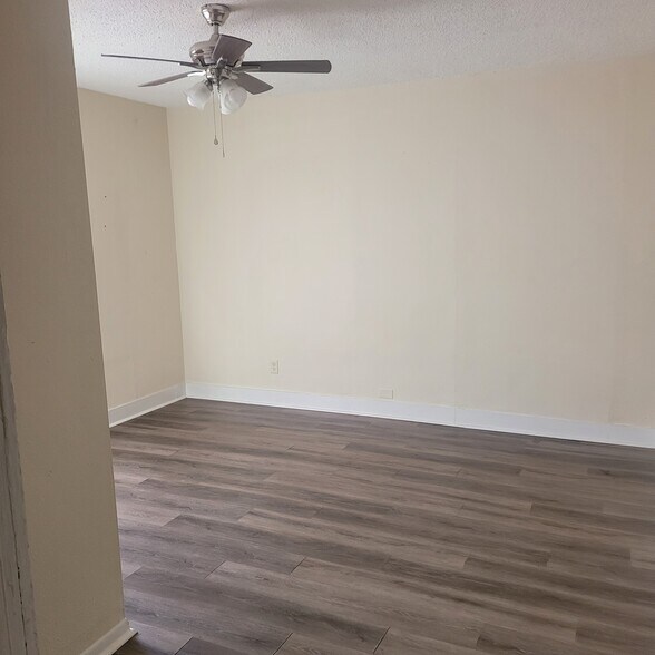 Building Photo - 507 8th St N