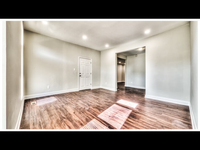 Building Photo - 810 Brooks Ln