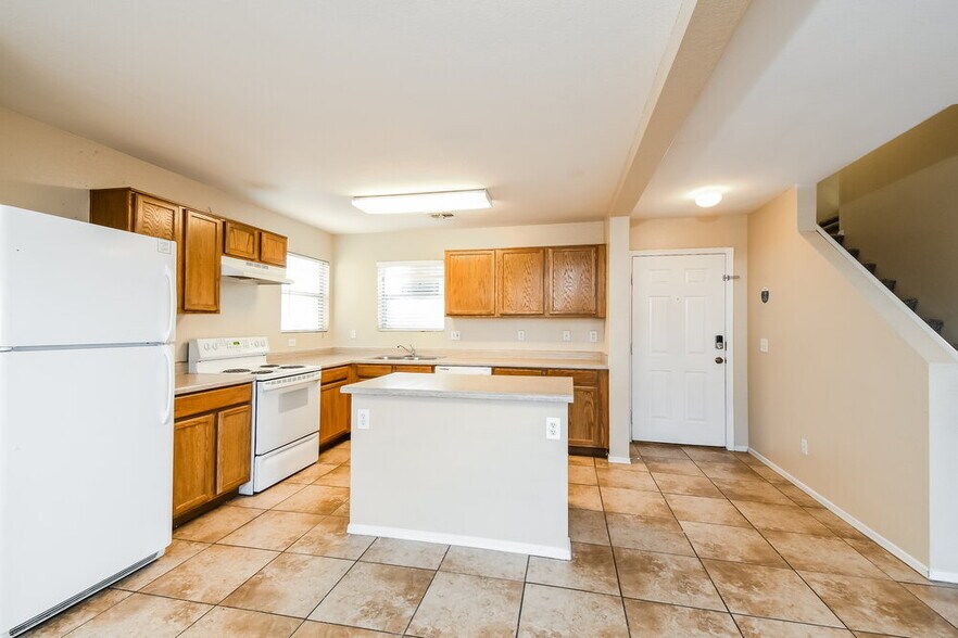 Building Photo - 2746 S Southwind Dr