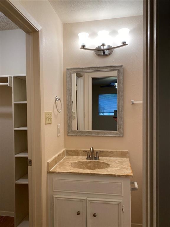 Building Photo - 1503 No Mor Cove