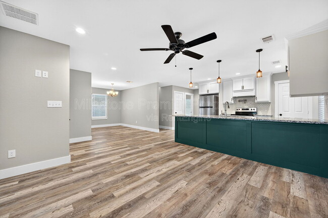 Building Photo - 1022 Rice St