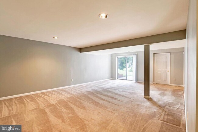 Building Photo - 8010 Old Parsonage Ct