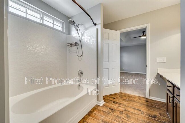 Building Photo - 618 Bayou Cir