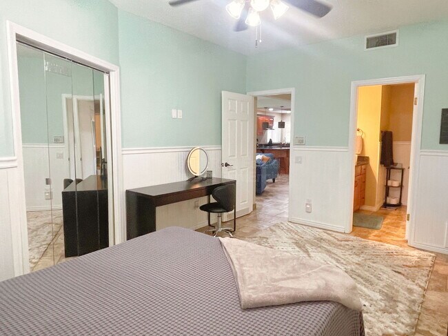 Building Photo - 101 N 7th St