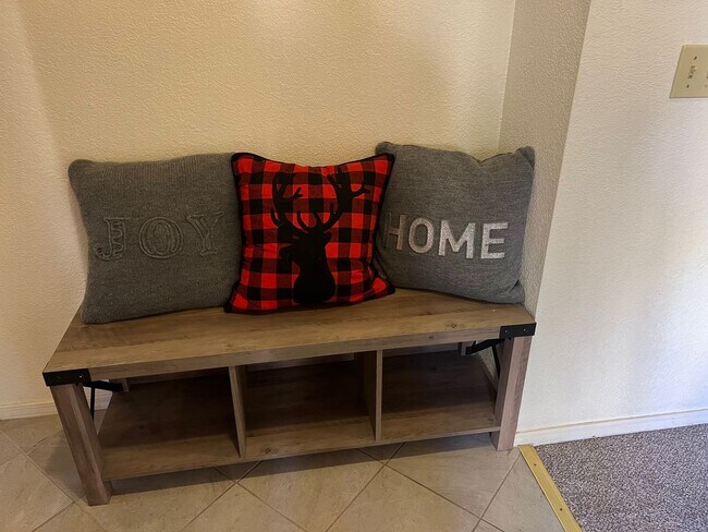 Building Photo - Furnished 2 bed, 2 bath Condo