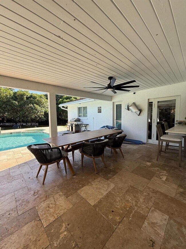 Building Photo - 11030 SW 42nd Ct