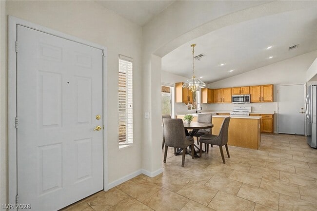 Building Photo - 3385 Wayward Ct