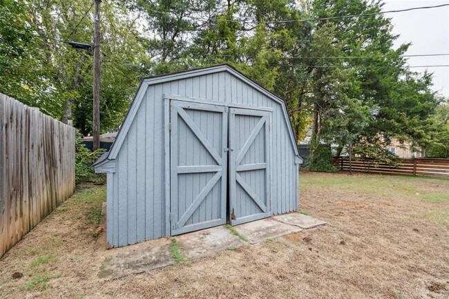 Building Photo - 4705 N Miller Ave