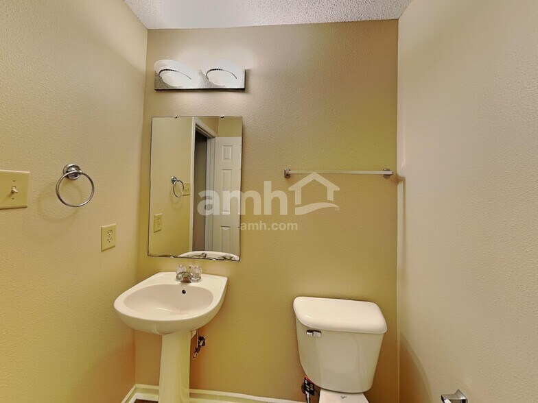 Building Photo - 10395 Butler Dr
