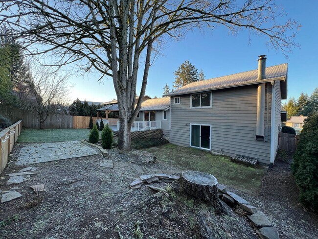 Building Photo - 3 Bedroom 2.5 Bath in Desirable Renton Fairwood Greens