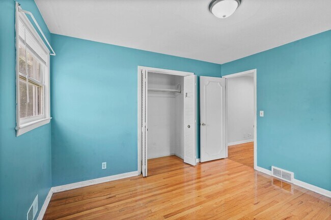 Building Photo - 300 Murray Hill Rd