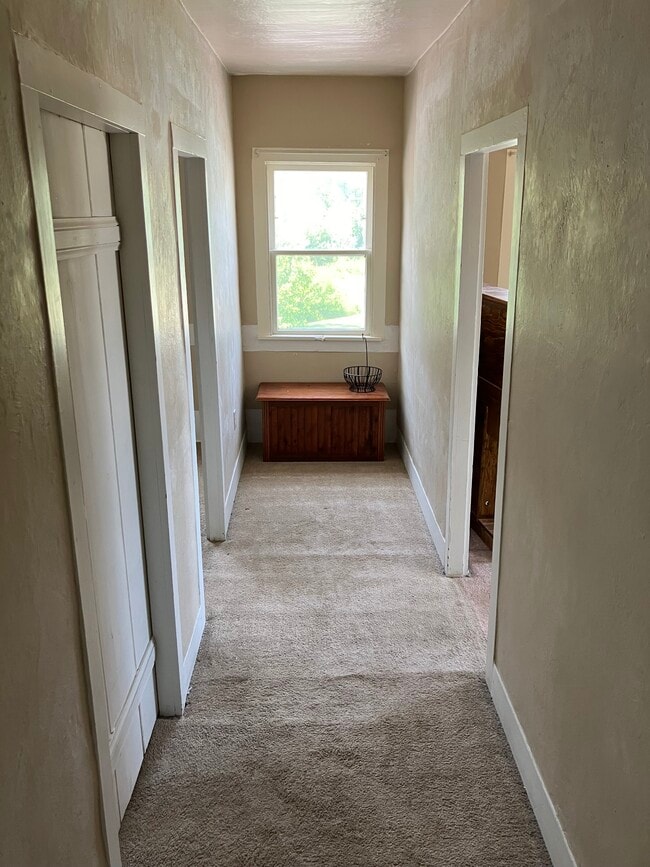 hallway to bedrooms - N8129 Franklin Rd