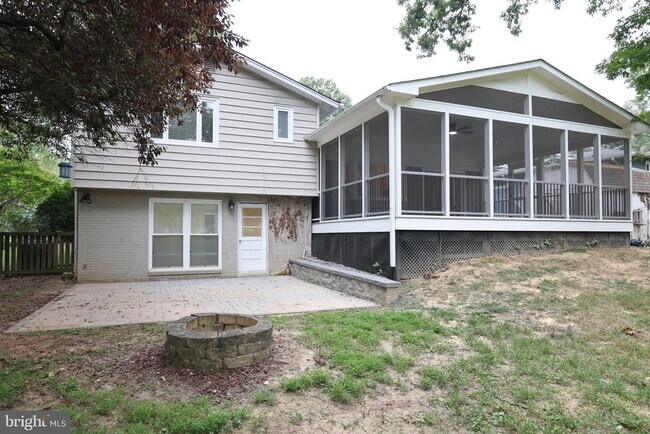 Building Photo - 9704 St Andrews Dr