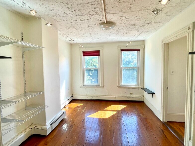 Primary Photo - 14 Mead St