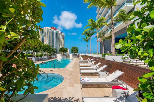 Building Photo - 1300 Brickell Bay Dr