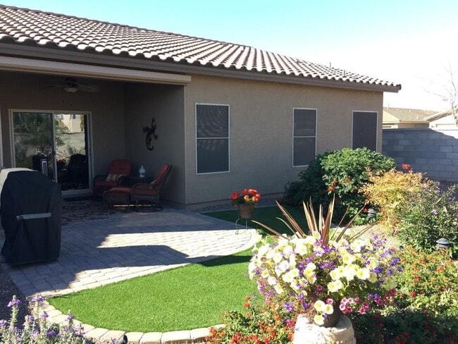 Building Photo - 41439 Ebony St