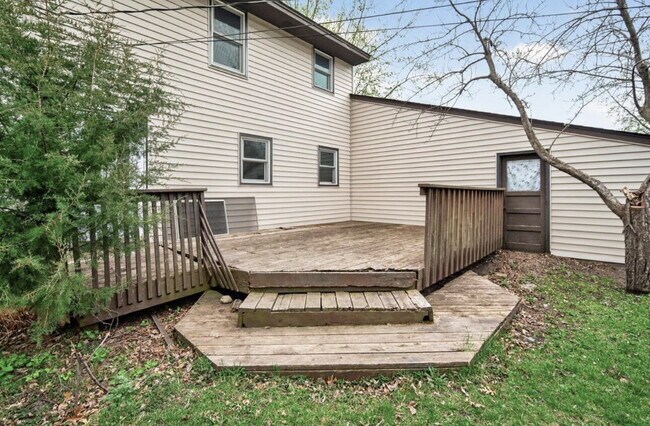 Building Photo - 337 104th Ln NE