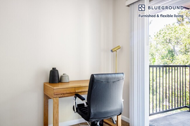 Building Photo - 1824 Oak Creek Dr