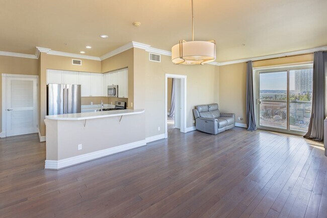 Building Photo - Gaslamp City Square Condo  2 bed 2 bath, t...